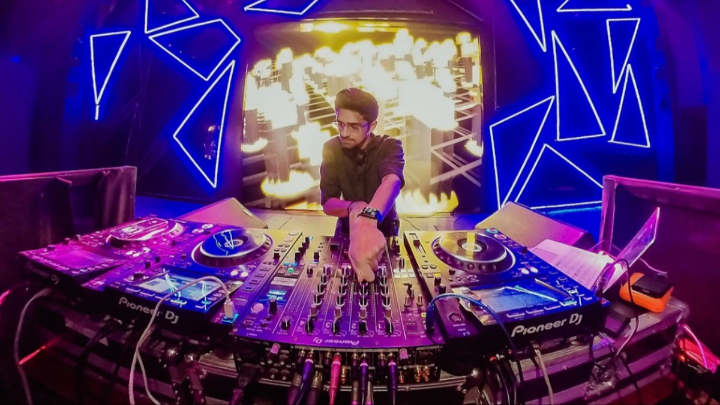 DJ